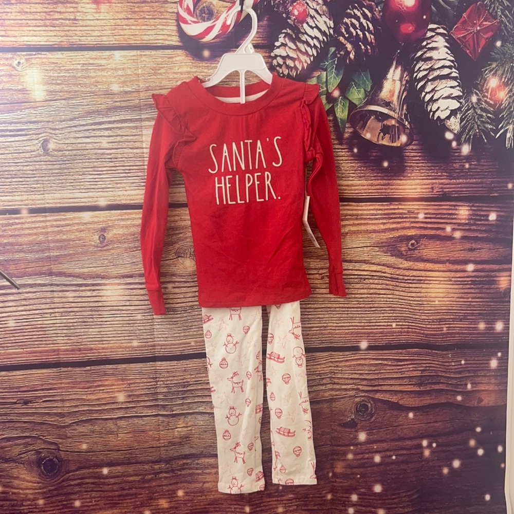Brand new with tags girls Rae Dunn 2 piece holiday set. Size is 4T.